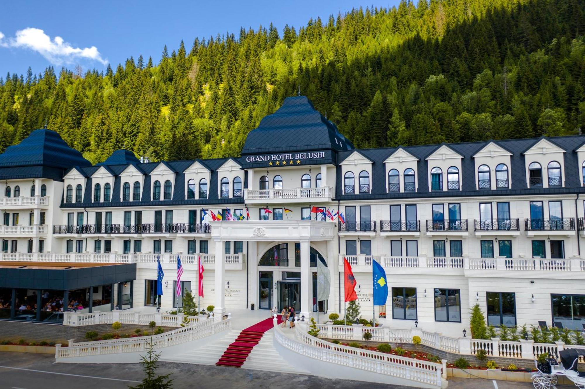 Grand Hotel Belushi Boge Exterior photo