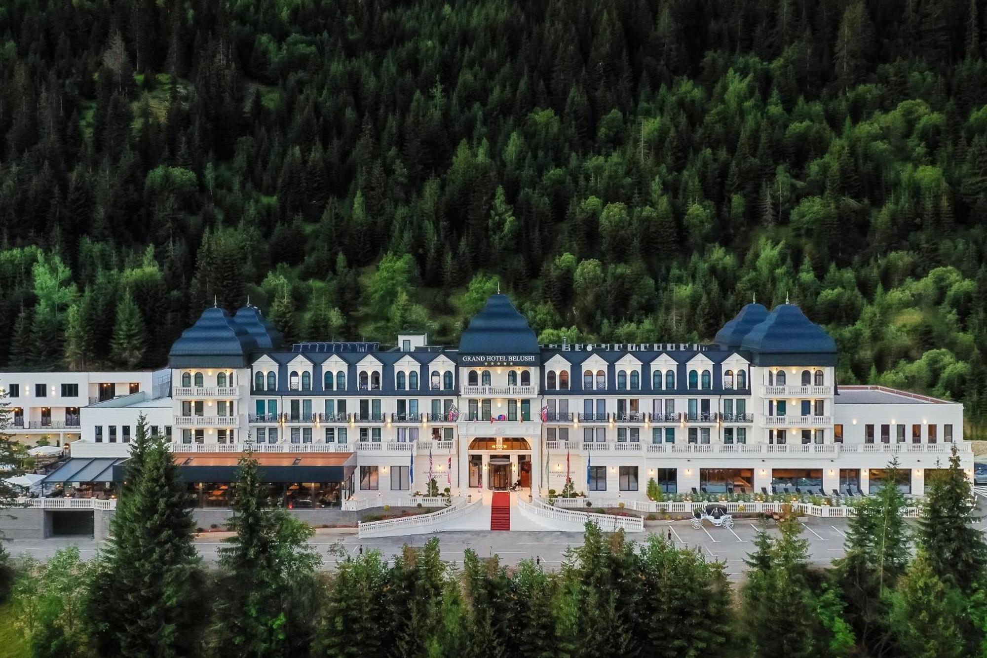 Grand Hotel Belushi Boge Exterior photo